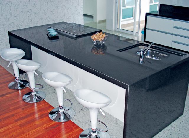 Granito Preto São Gabriel com acabamento meia esquadria 6cm