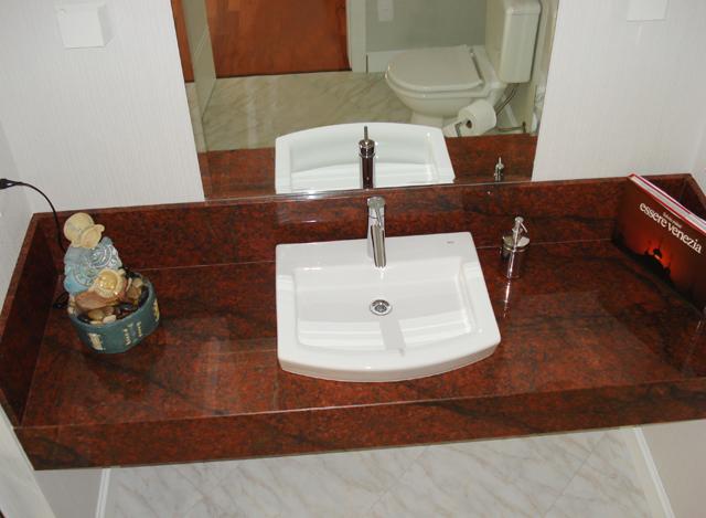 Granito Red Verona com aba em meia esquadria