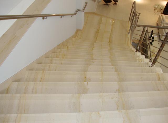 Mármore Crema Paraná 2cm com espelho recuado