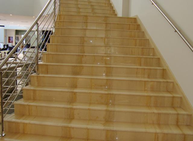 Mármore Crema Paraná 2cm com espelho recuado