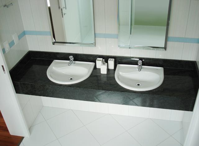 Granito Preto São Gabriel com aba em meia esquadria