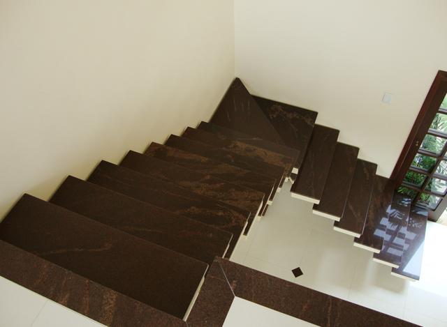 Granito Marrom Tabaco 2cm acabamento reto