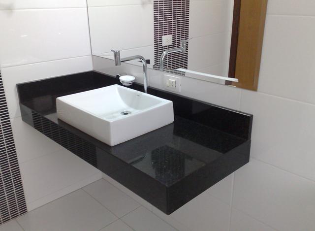 Granito Preto São Gabriel com aba em meia esquedria