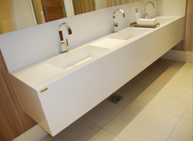 Silestone Blanco Zeus com aba em meia esquadria