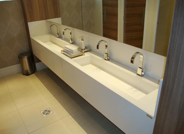 Silestone Blanco Zeus com aba em meia esquadria