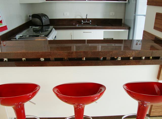 Granito Marrom Tabaco com acabamento meia esquadria 6cm