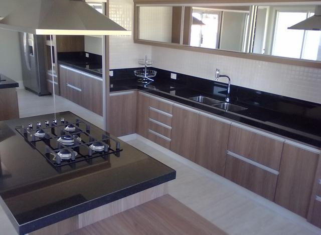 Granito Preto São Gabriel com acabamento meia esquadria 6cm