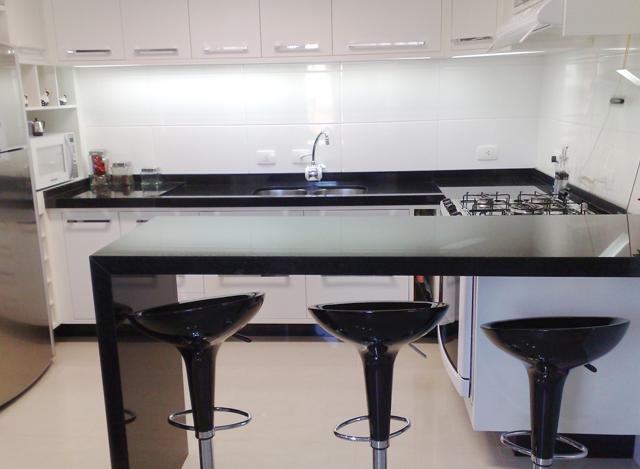 Granito Preto São Gabriel com acabamento meia esquadria 6cm