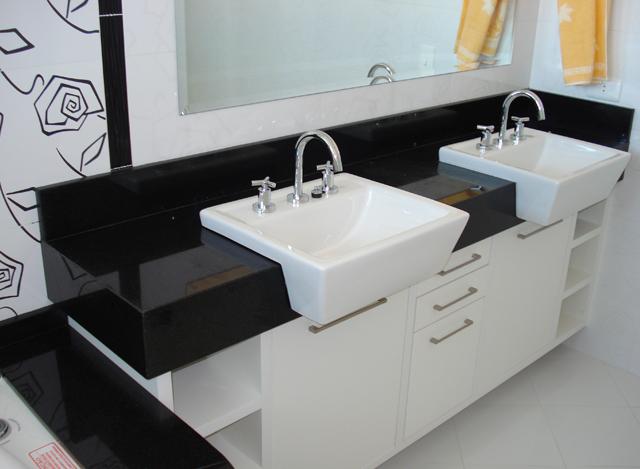 Granito Preto São Gabriel com aba em meia esquadria