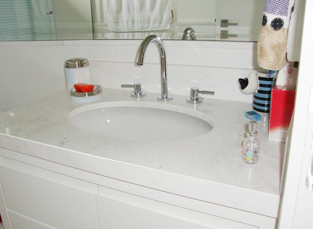 Marmore Branco Piguês com acabamento meia esquadria 6cm