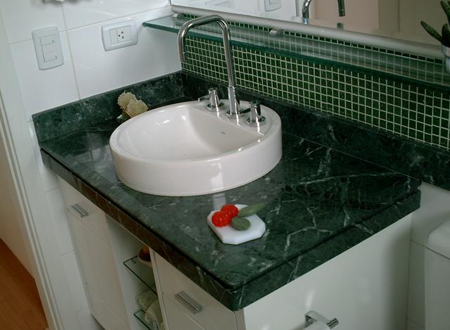 Mármore Verde Alpe 2cm chanfrado com aba recuada