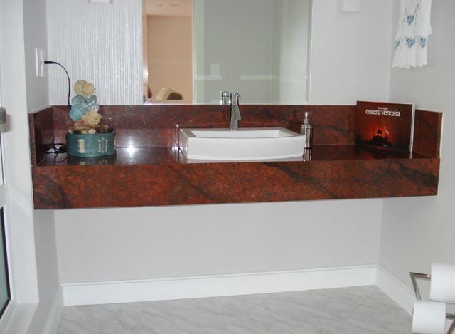 Granito Red Verona com aba em meia esquadria