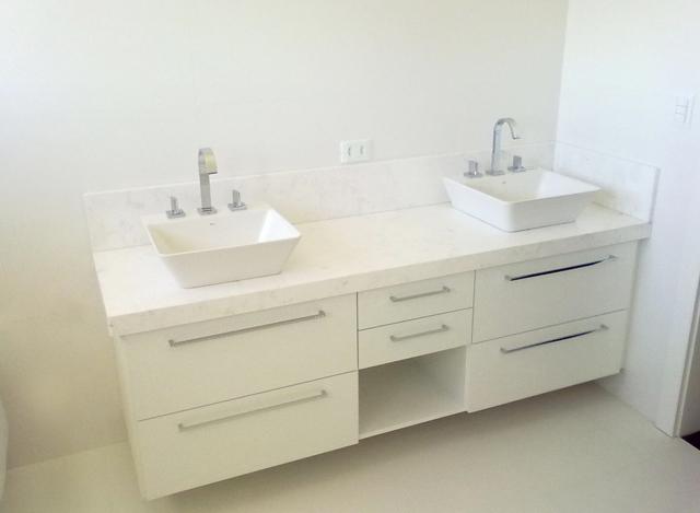 Marmore Branco Piguês com aba em meia esquadria