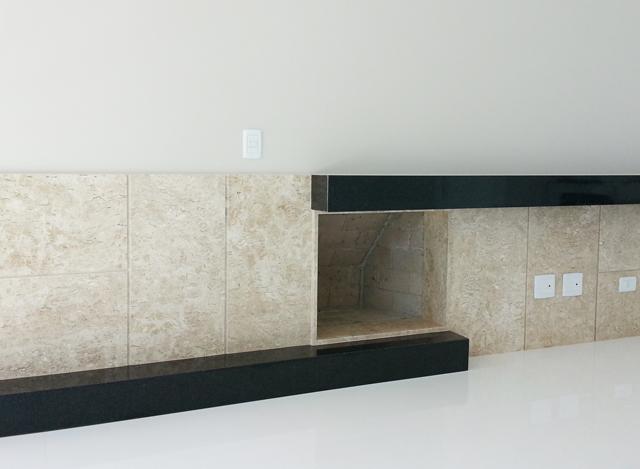 Mármore Travertino com detalhes em Preto São Gabriel