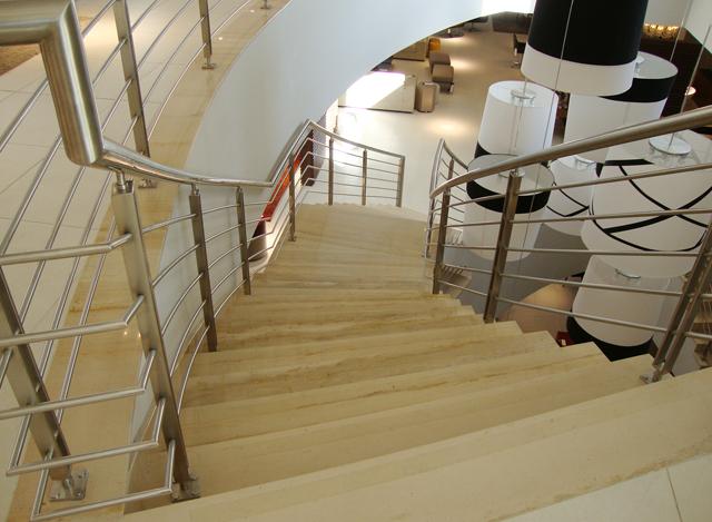 Mármore Crema Paraná 2cm com espelho recuado